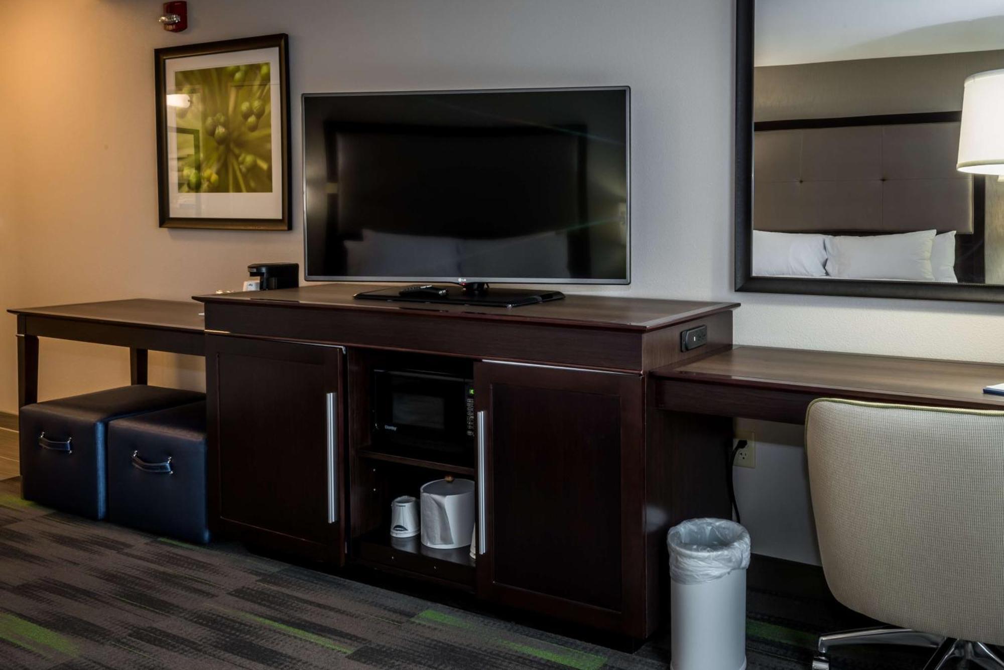 Hampton & By Hilton Hammond, In 3*