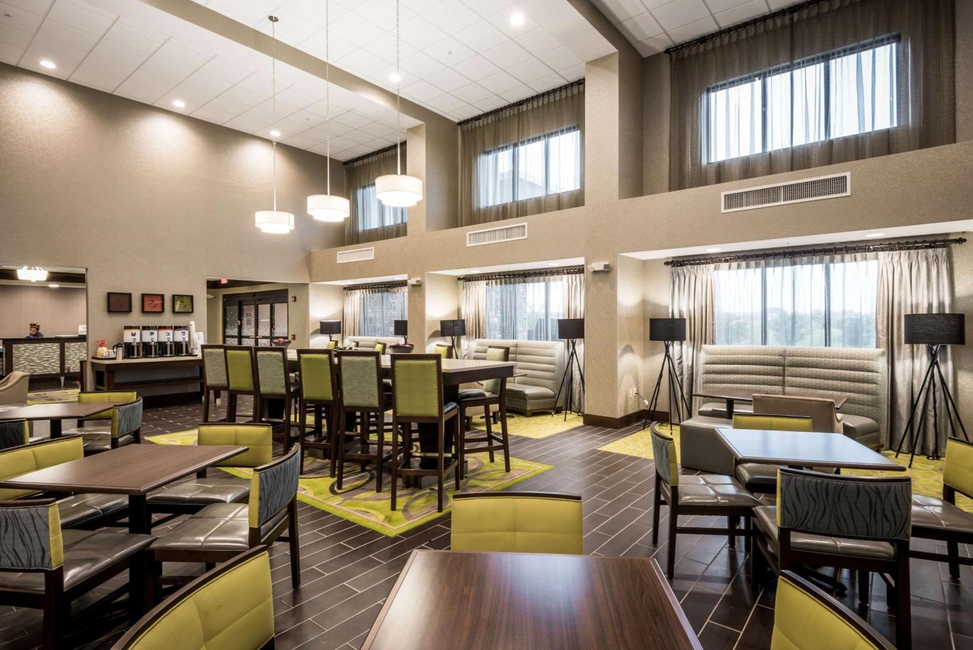 Hampton & By Hilton Hammond, In